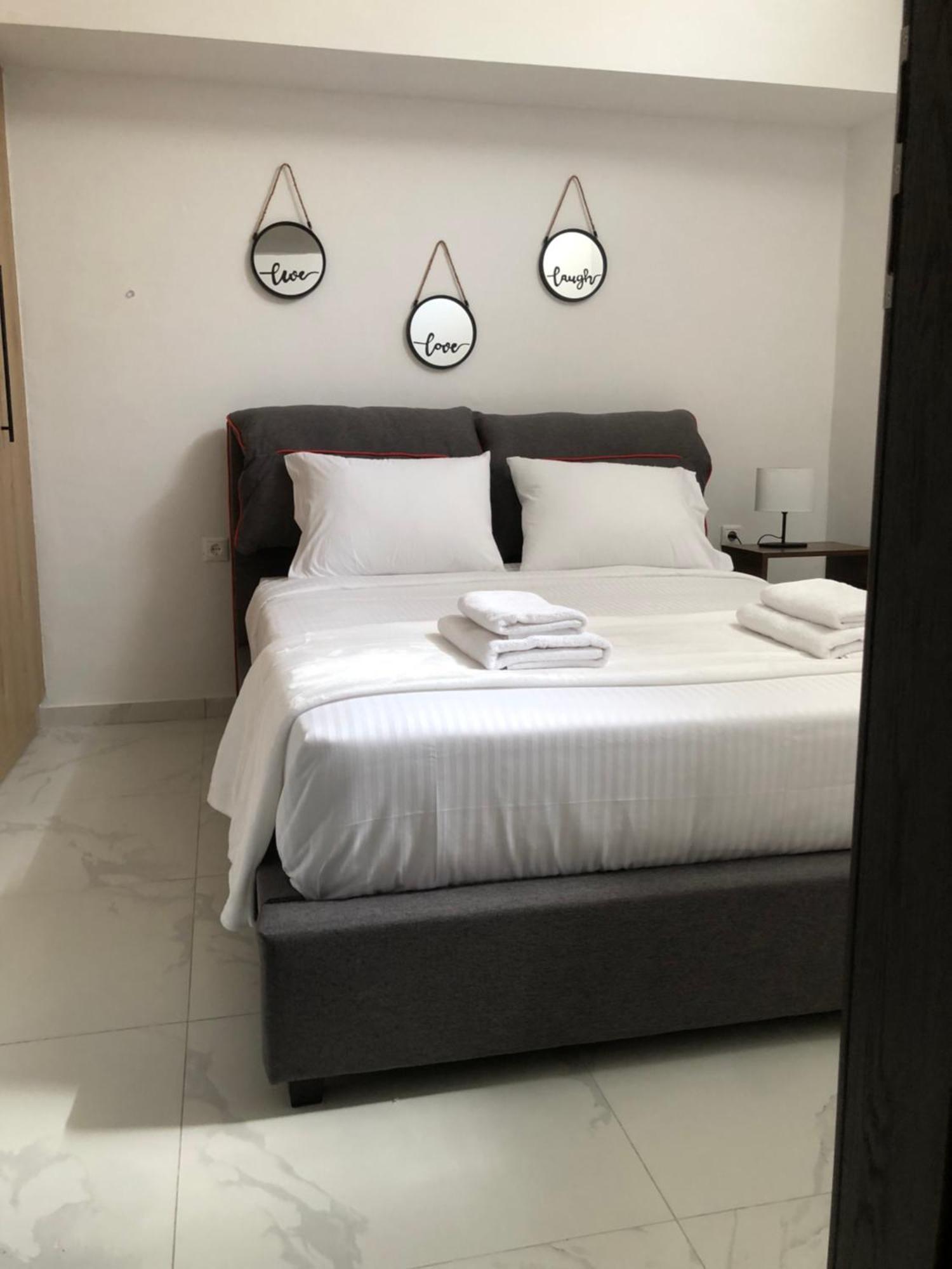 Chrysa- Kyra Apartments Heraklion Exteriör bild